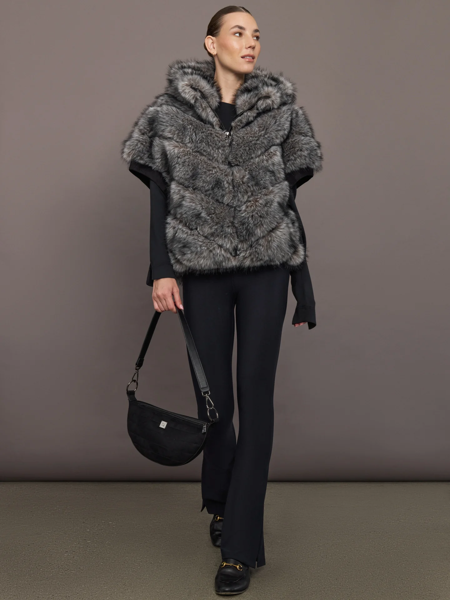 Faux Fox Hooded Chevron Short Sleeve Jacket - Grey - Image 2