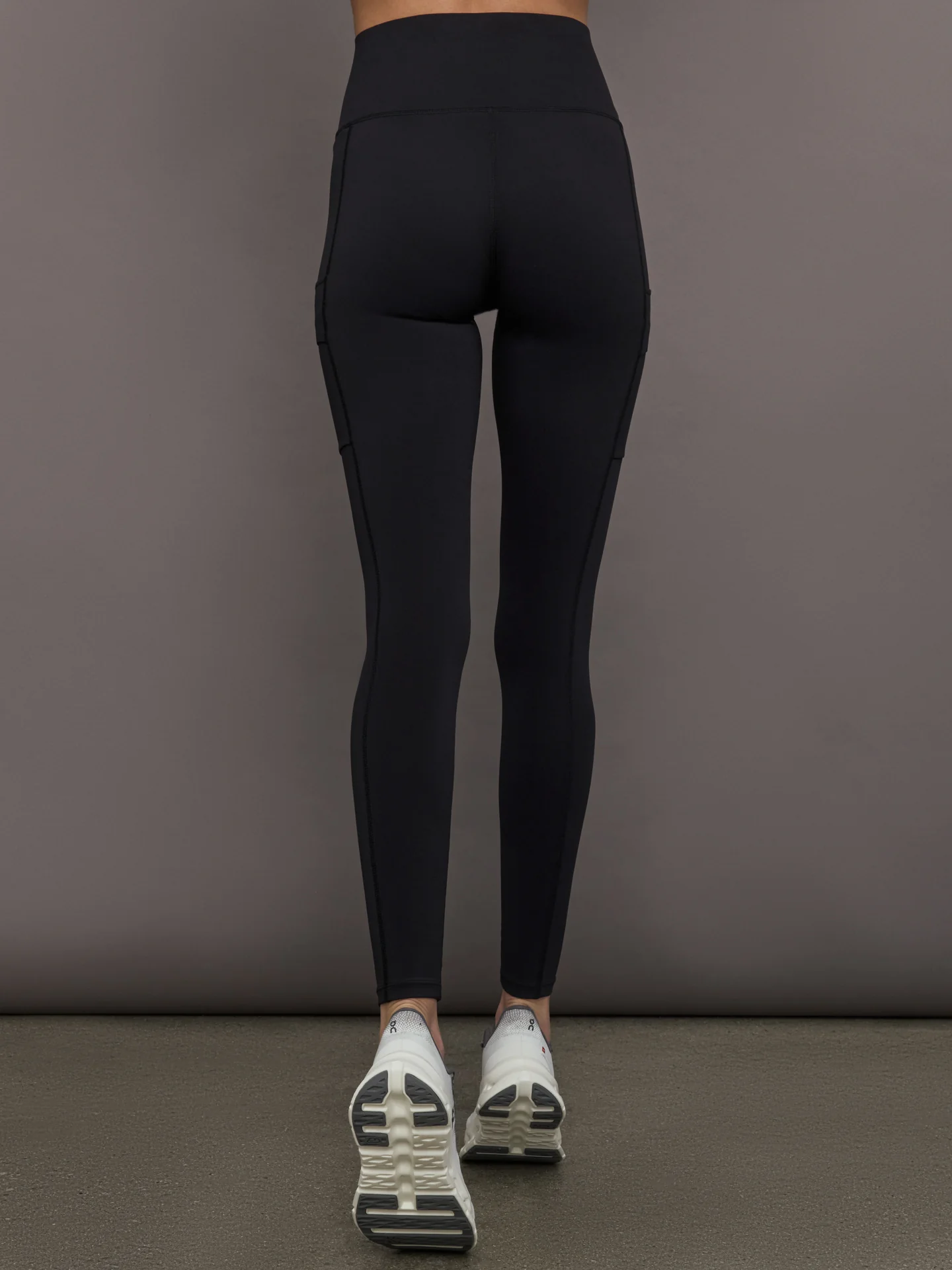High Rise Pocket Legging in Diamond Compression - Black - Image 4