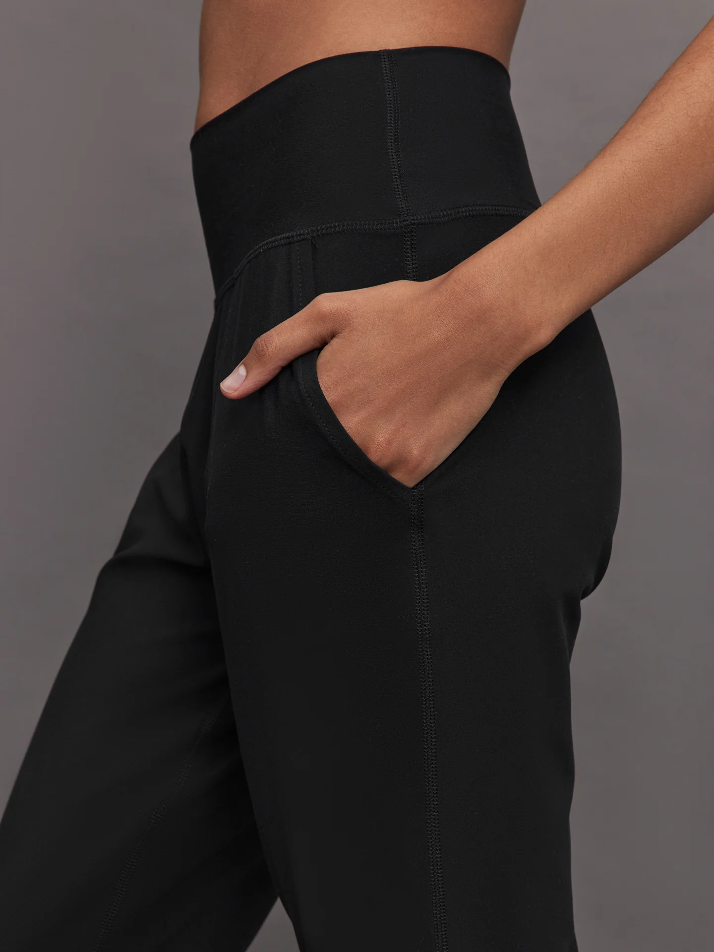 Jogger in Melt - Black - Image 3