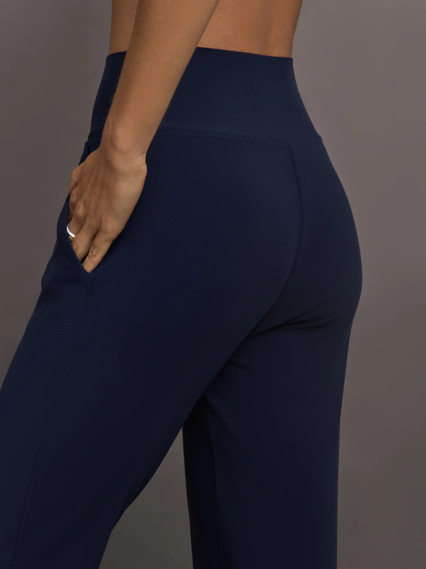 Jogger in Melt - Navy Blazer - Image 5