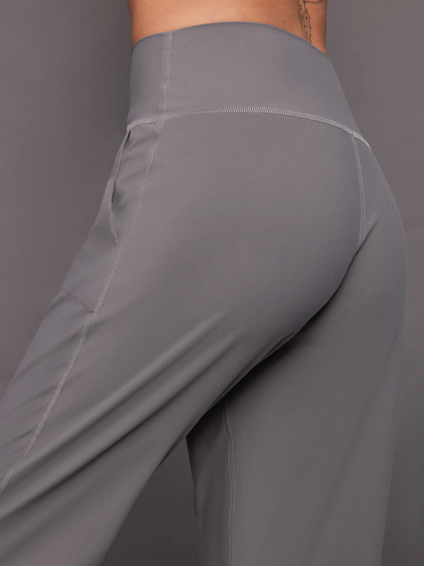 Jogger in Melt - Steel Grey - Image 4