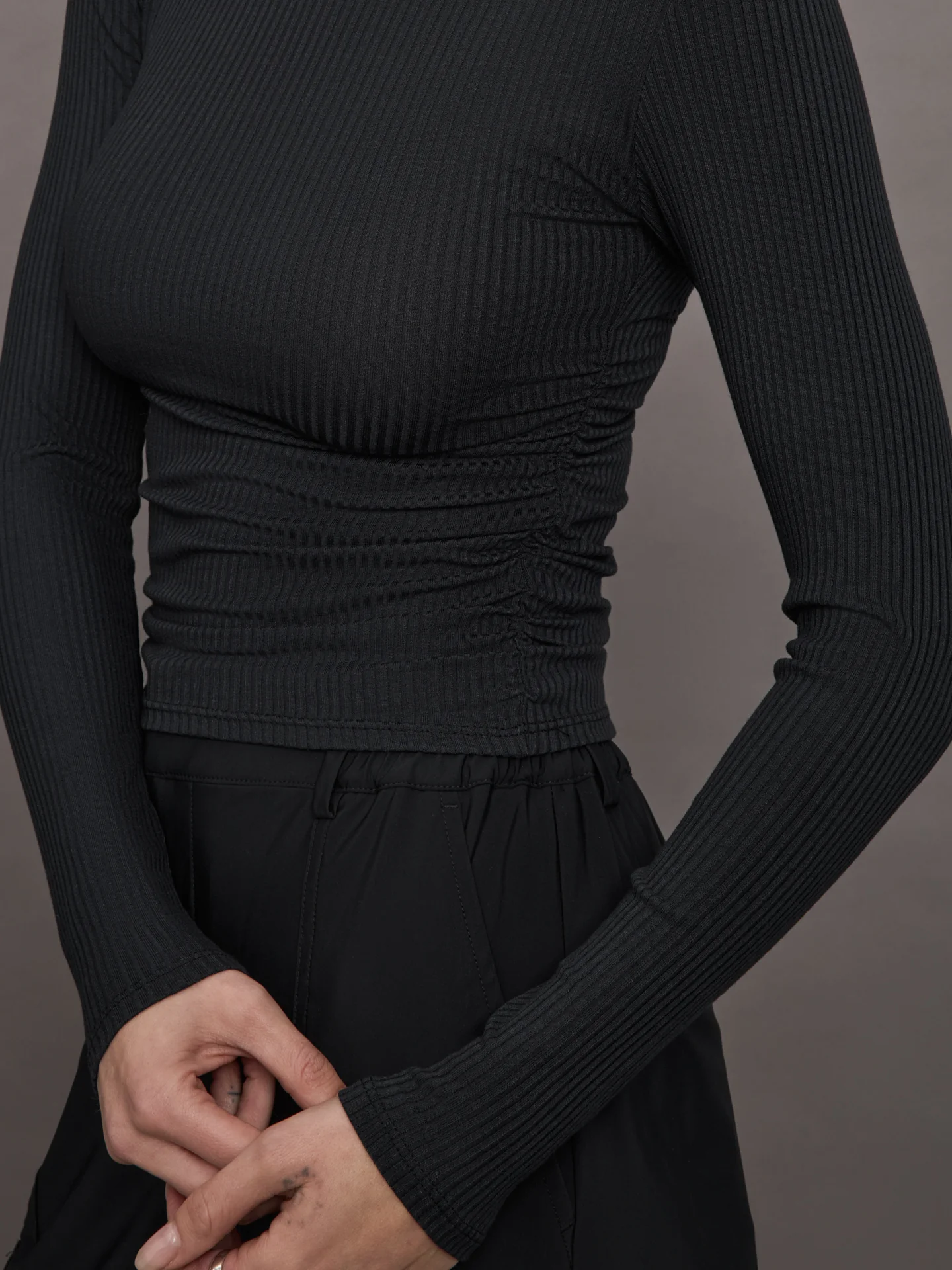 Long Sleeve Ruched Top in Ribbed Jersey - Black - Image 2