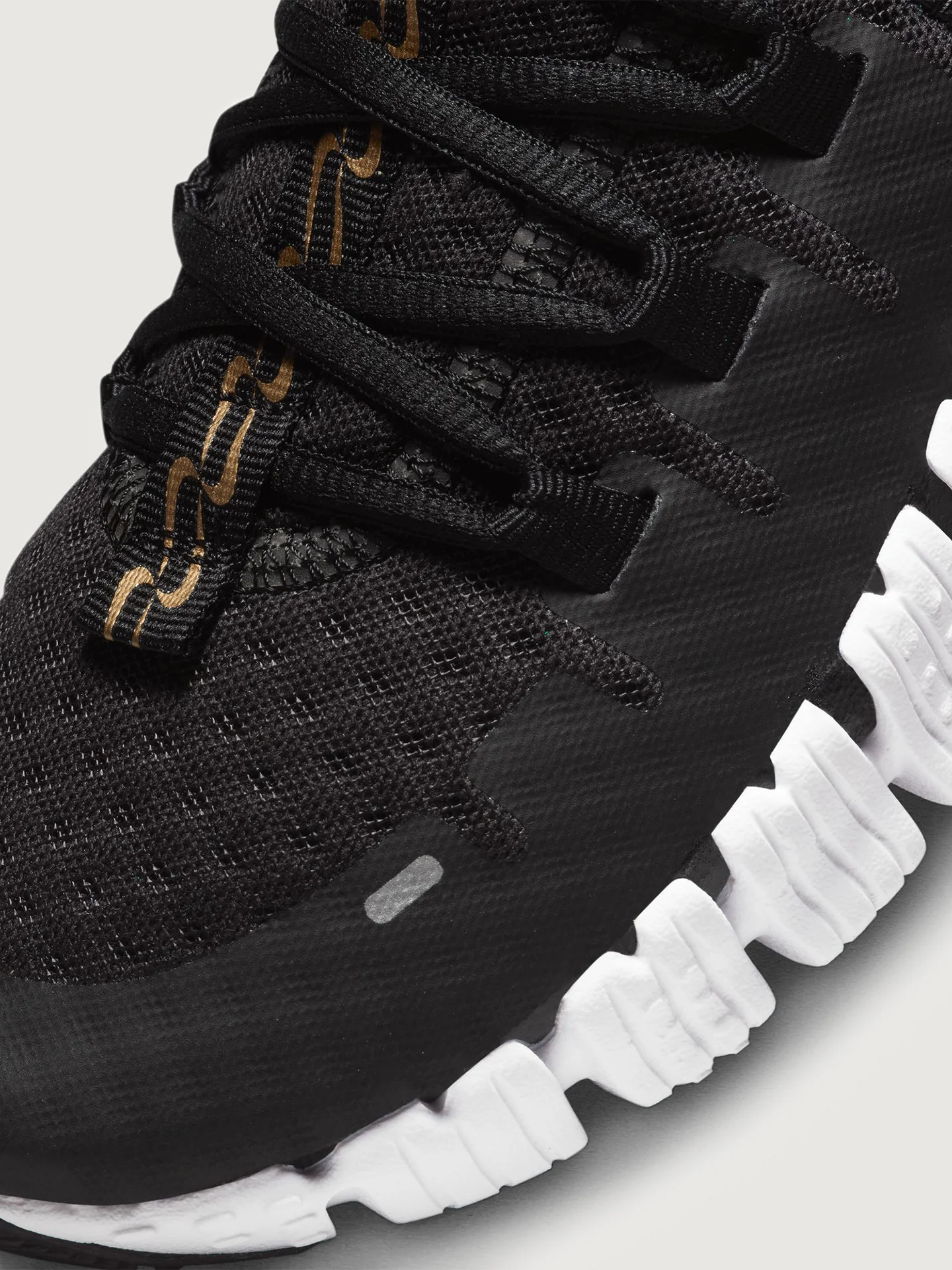 Nike Free Metcon 5 PRM - Black/Metallic Gold-White-Fireberry - Image 4