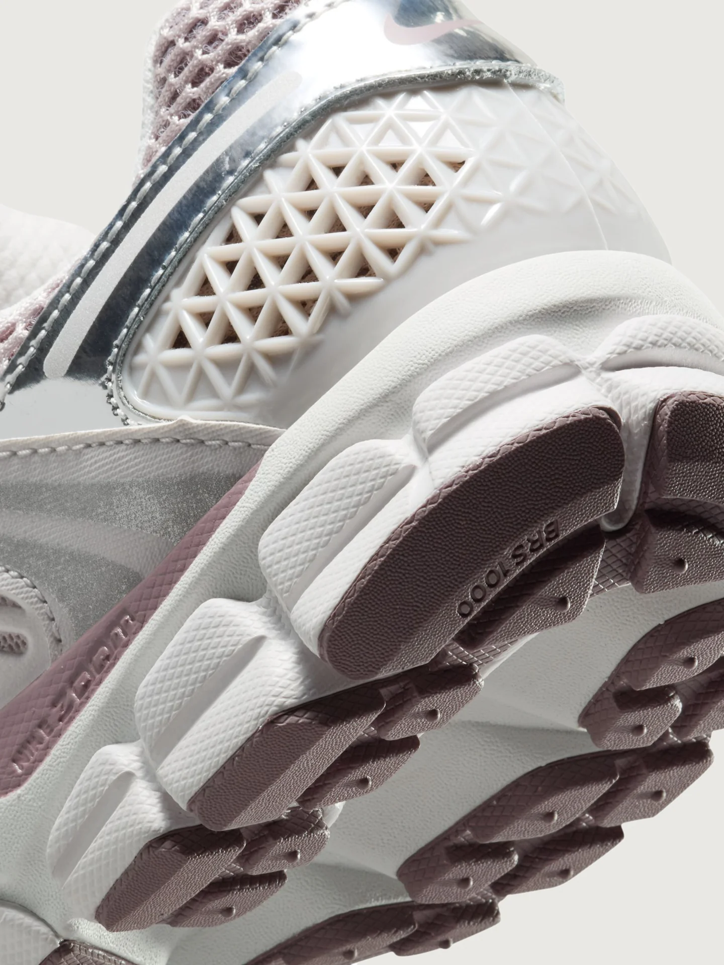 Nike Zoom Vomero 5 - Vast Grey/ Metallic silver - Image 5