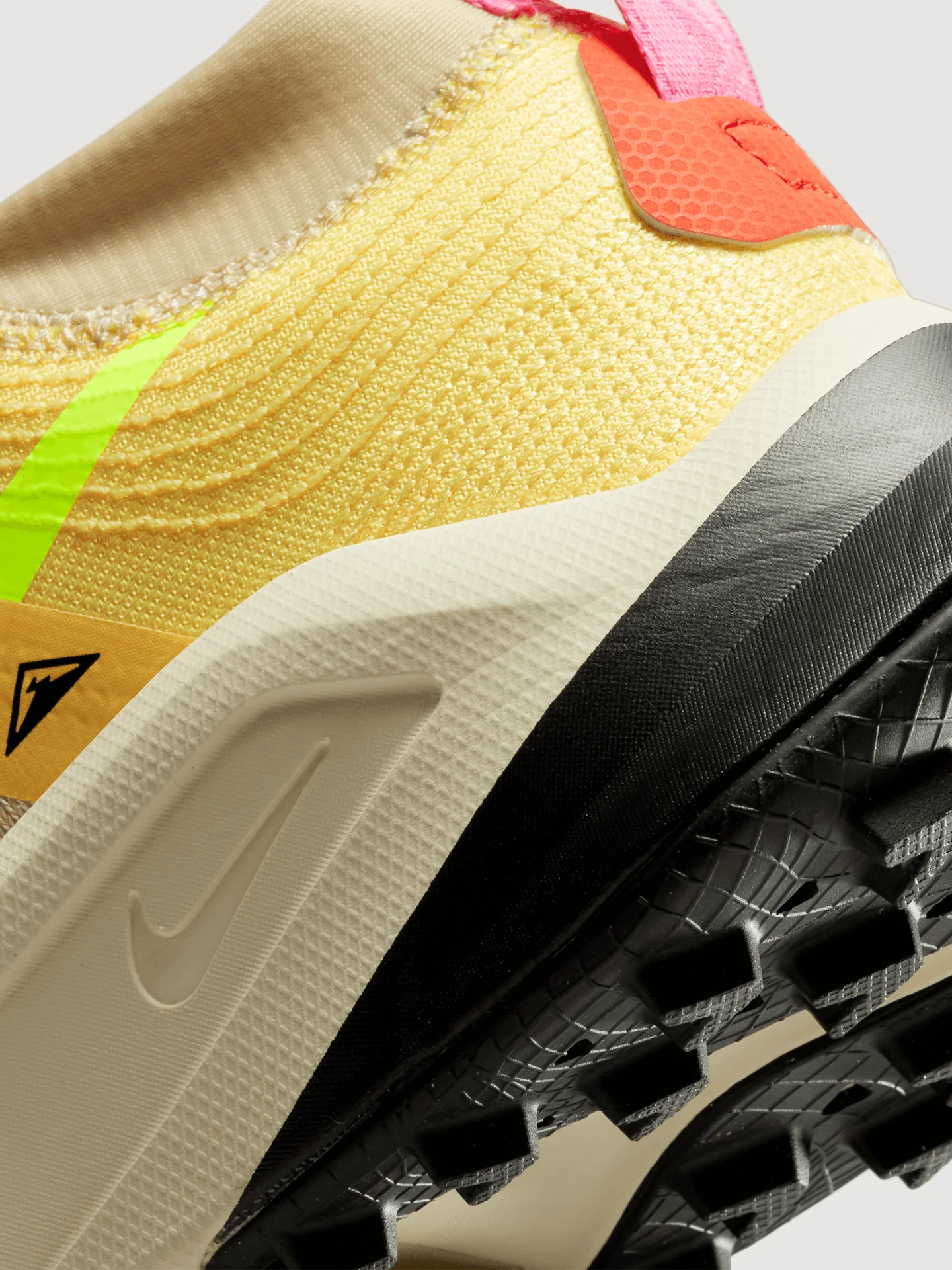 Nike Zegama Trail - TEAM GOLD/VOLT-CITRON PULSE - Image 5