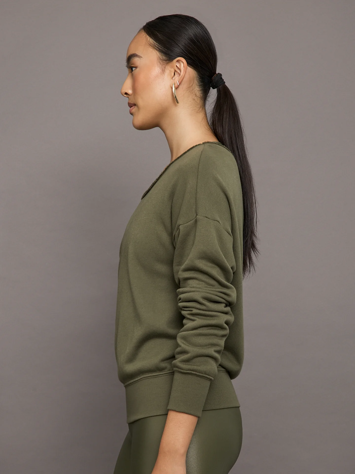 Off Shoulder Sweatshirt in French Terry - Olive - Image 5