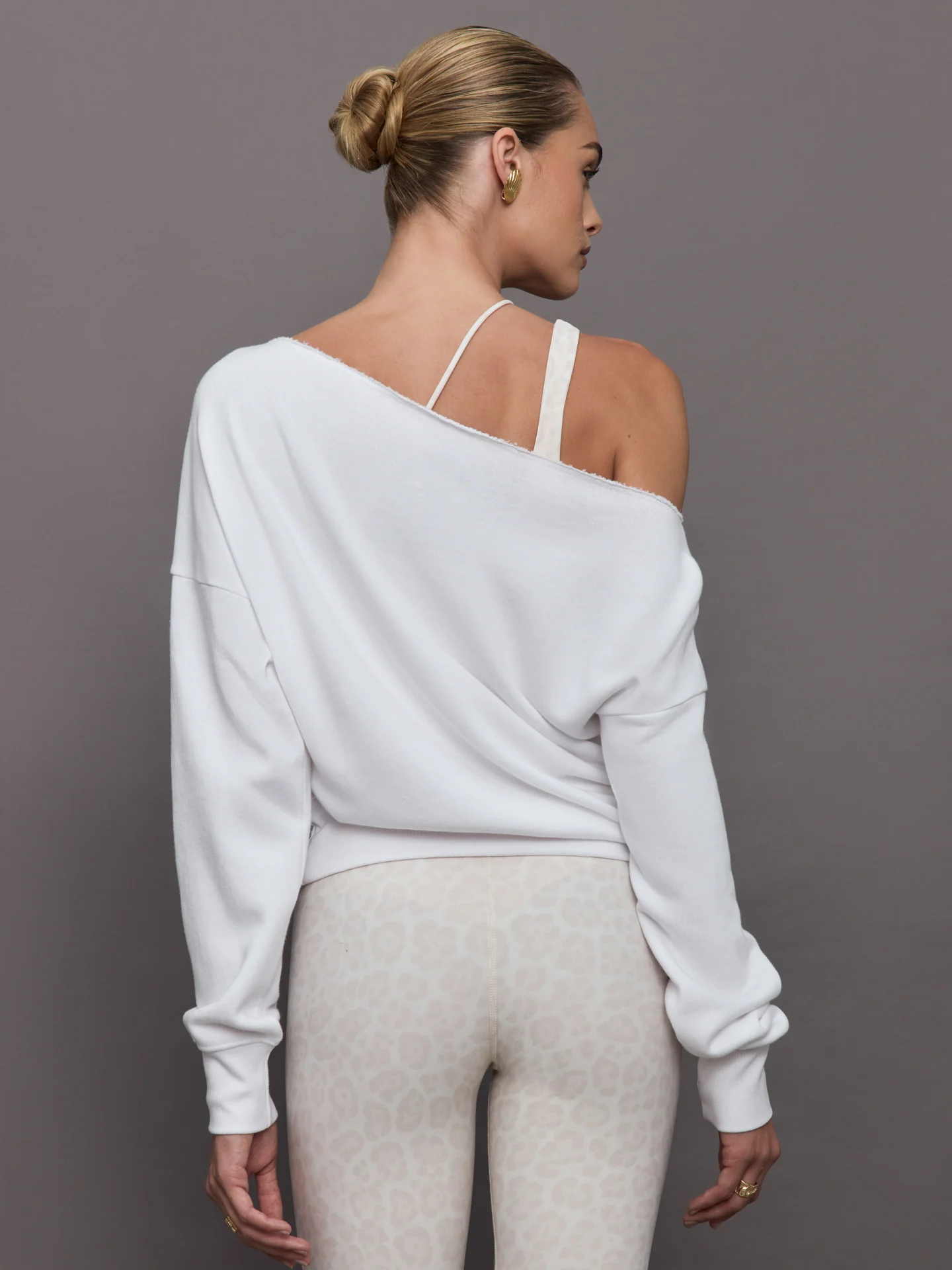 Off Shoulder Sweatshirt in French Terry - White - Image 6