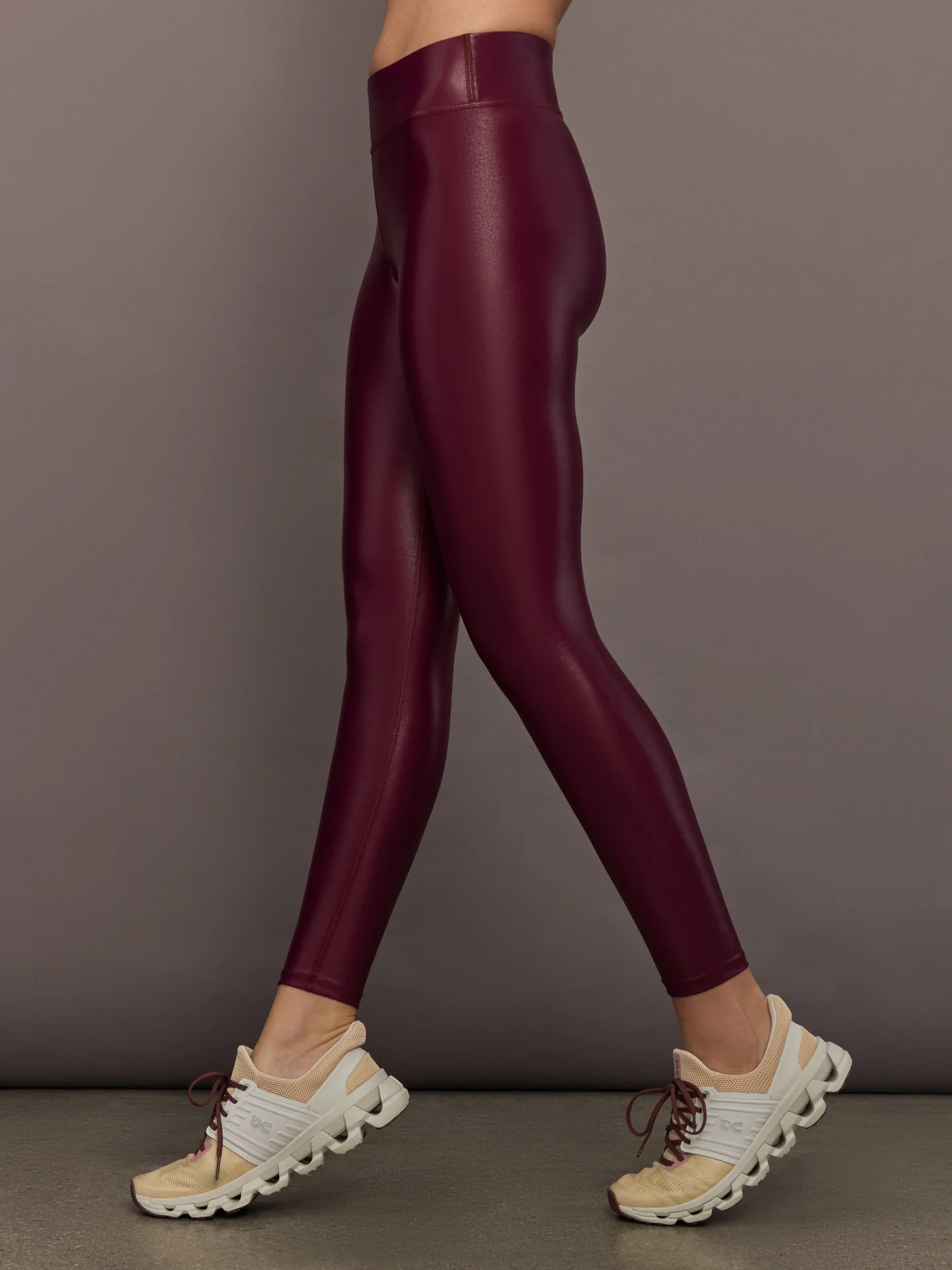 Regular Rise 7/8 Legging in Takara Shine - Fig - Image 3