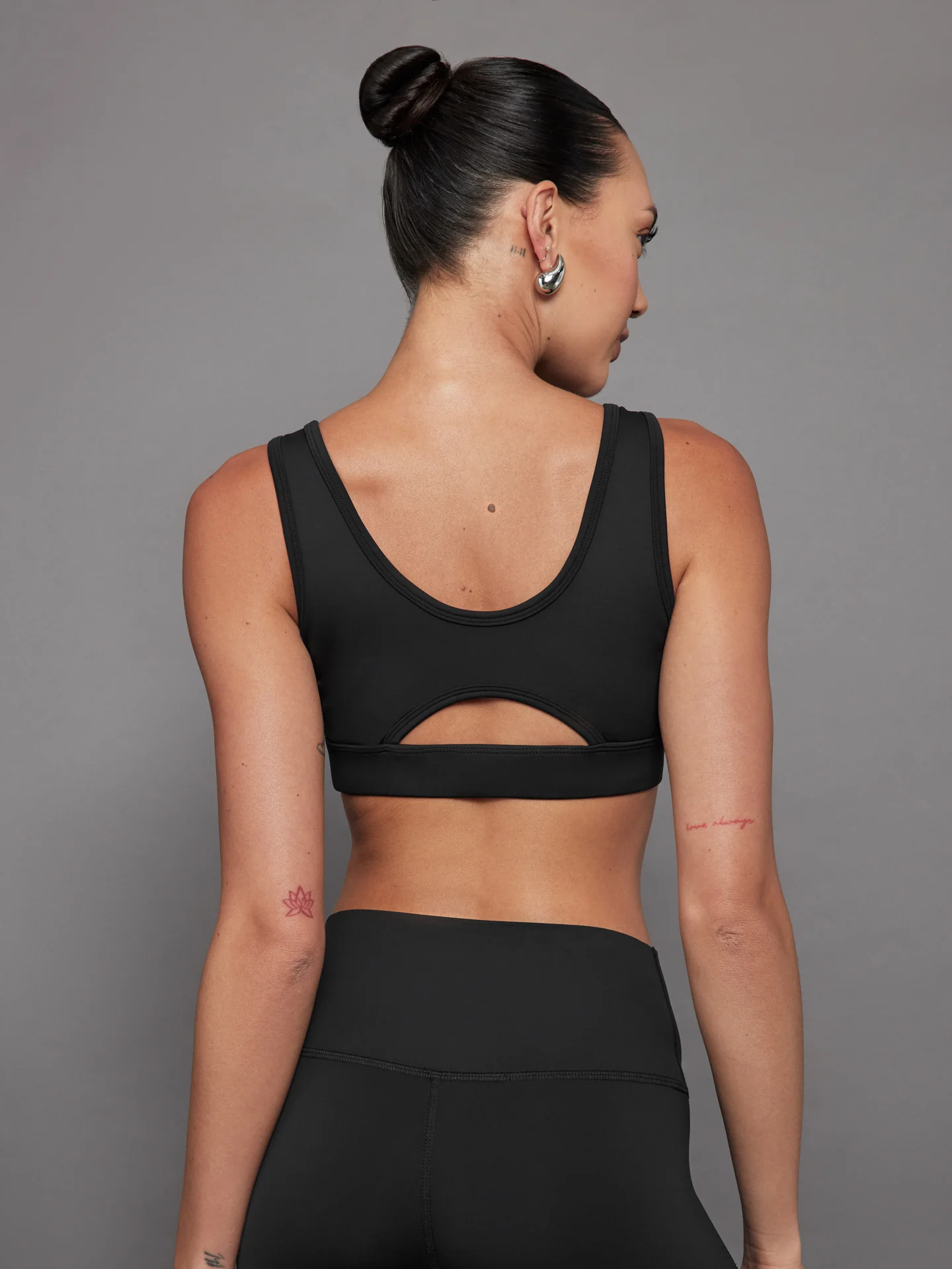 Rhinestones Cut Out Scoop Bra in Diamond Compression - Black - Image 2