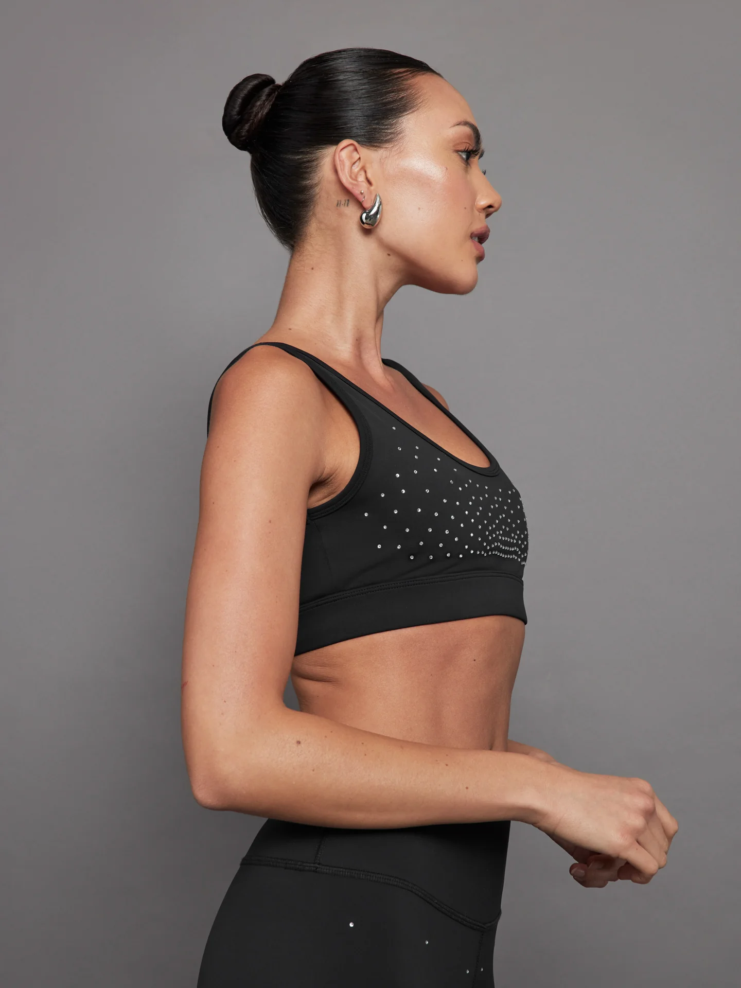 Rhinestones Cut Out Scoop Bra in Diamond Compression - Black - Image 4