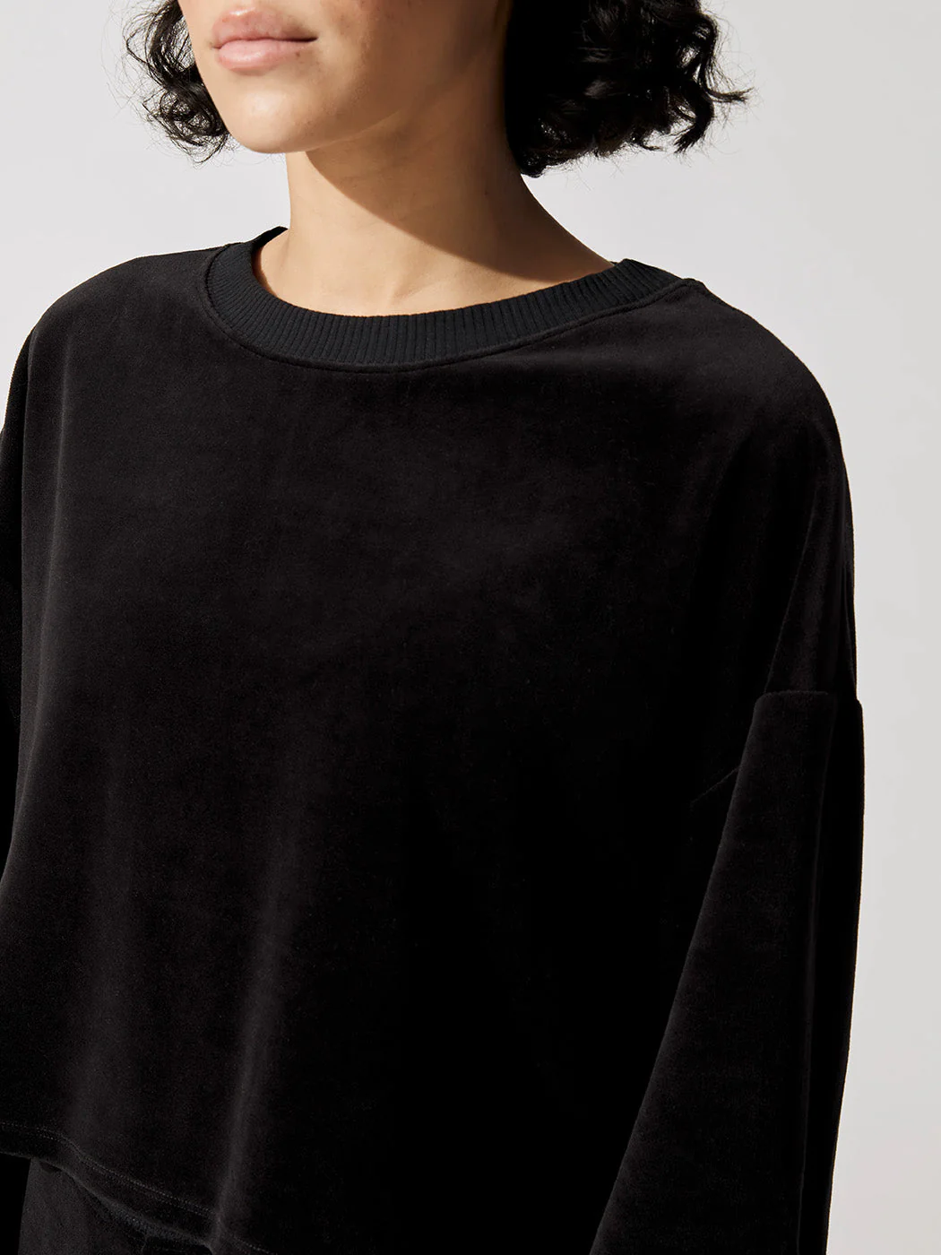 Velour Crop Top - Black - Image 5