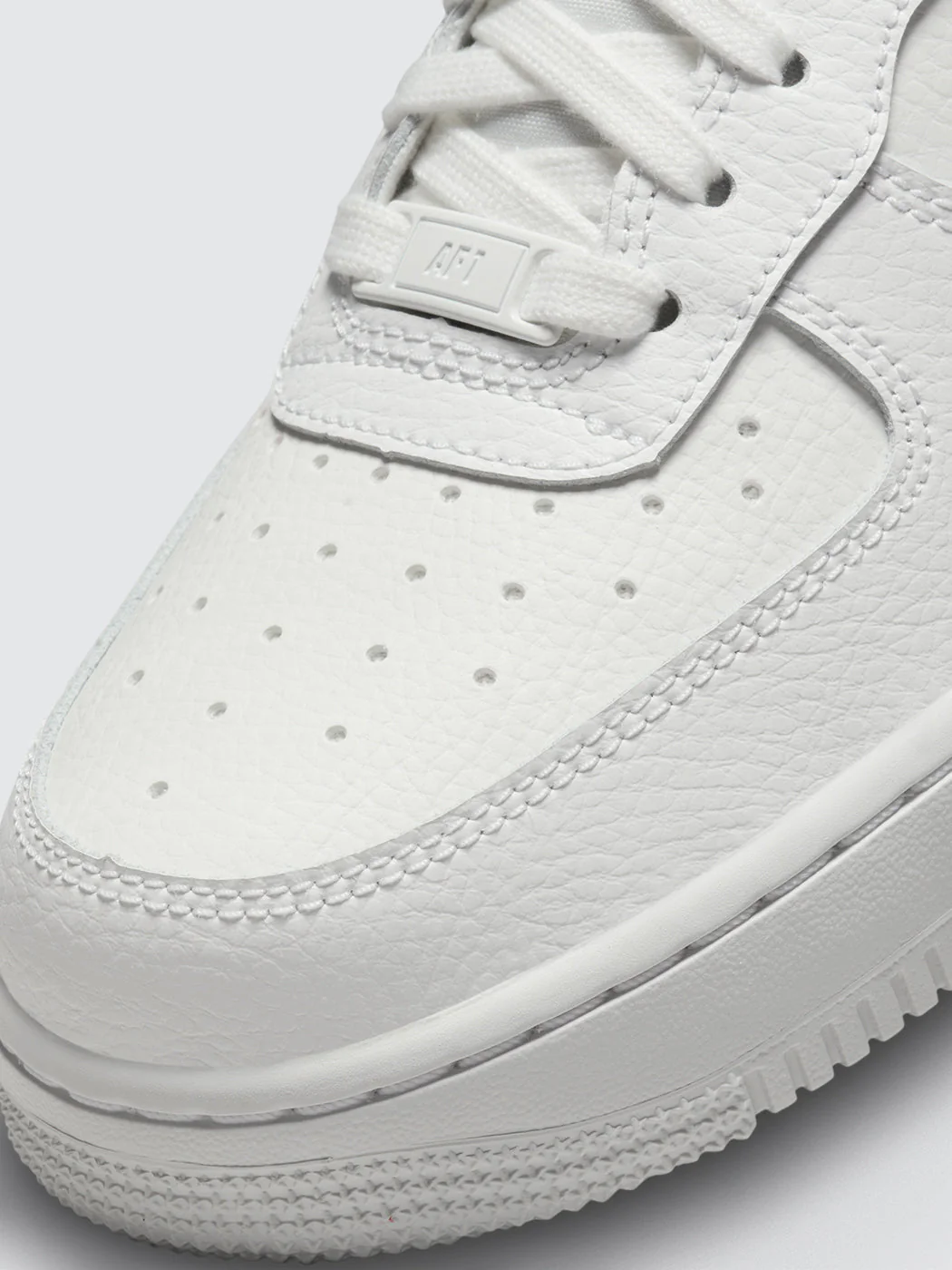 W AIR FORCE 1 '07 ESS - Summit White/Grey Fog-Black-Summit White - Image 6