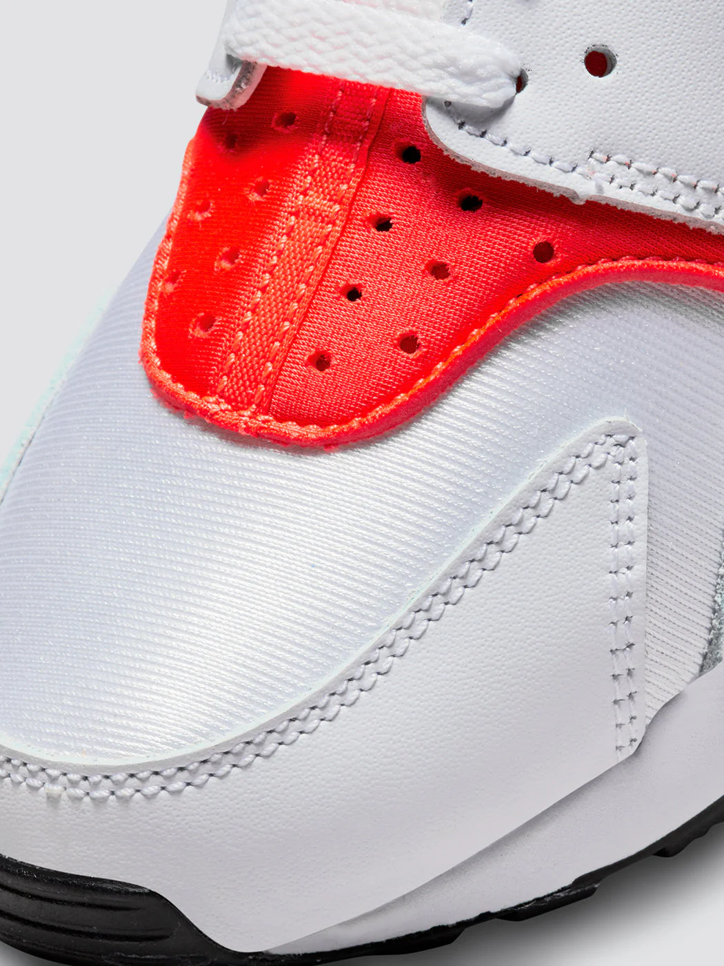 W NIKE AIR HUARACHE - White/Black-Bright Crimson-Photo Blue - Image 5